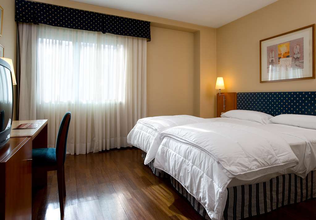Nh Sport Hotell Zaragoza Rum bild