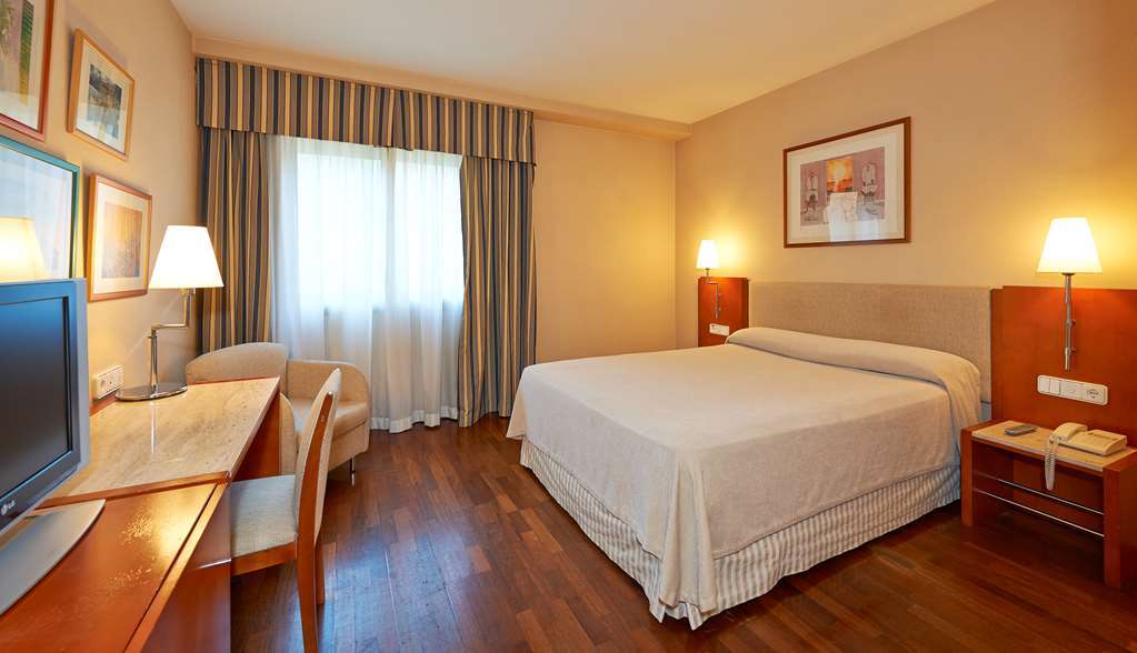 Nh Sport Hotell Zaragoza Rum bild