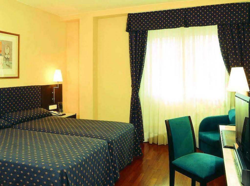 Nh Sport Hotell Zaragoza Rum bild